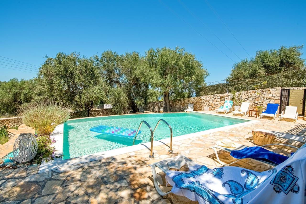 Villa Bougarini Haven Family Villa Rock Pool Oasis Ieromonachos エクステリア 写真