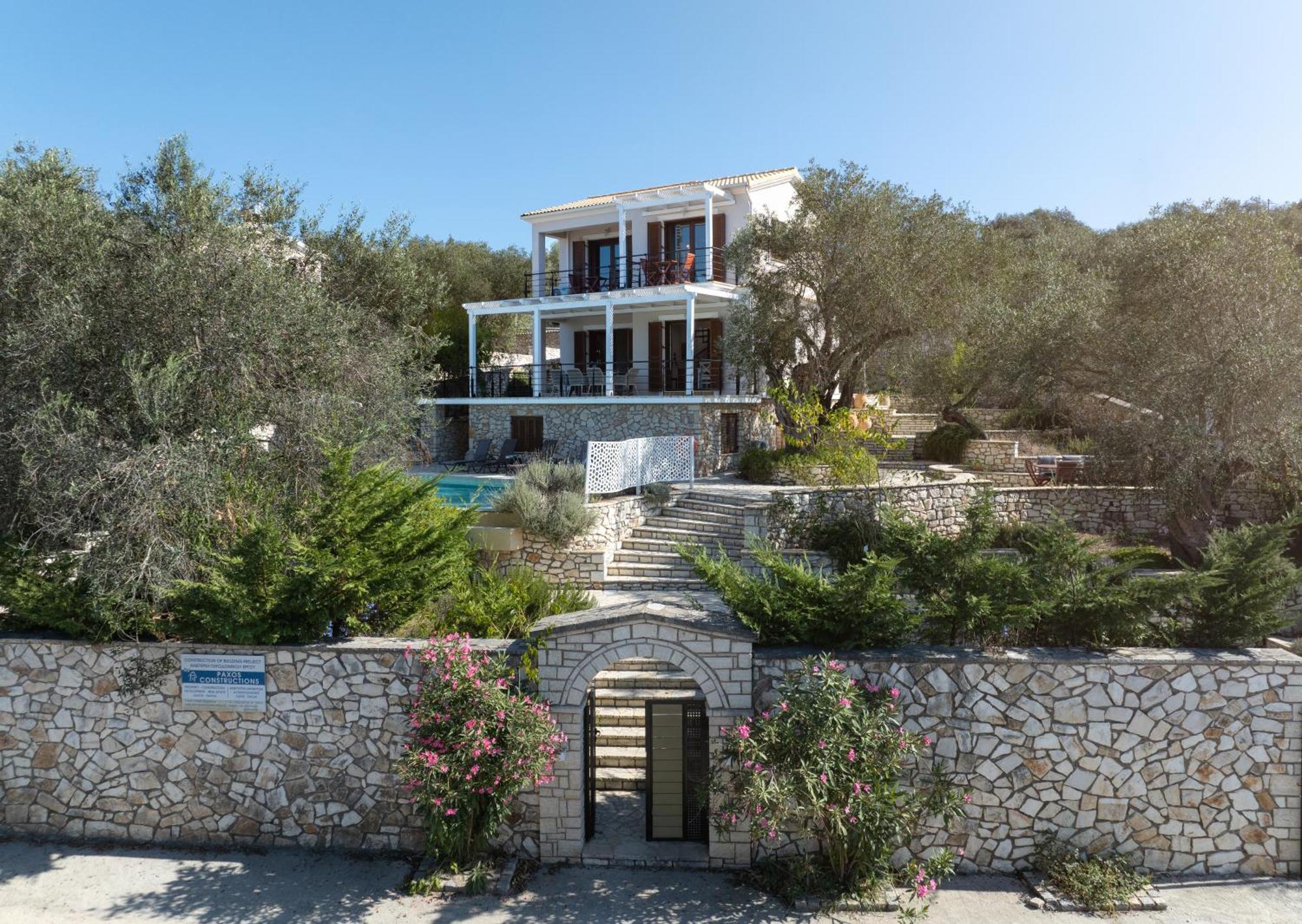 Villa Bougarini Haven Family Villa Rock Pool Oasis Ieromonachos エクステリア 写真