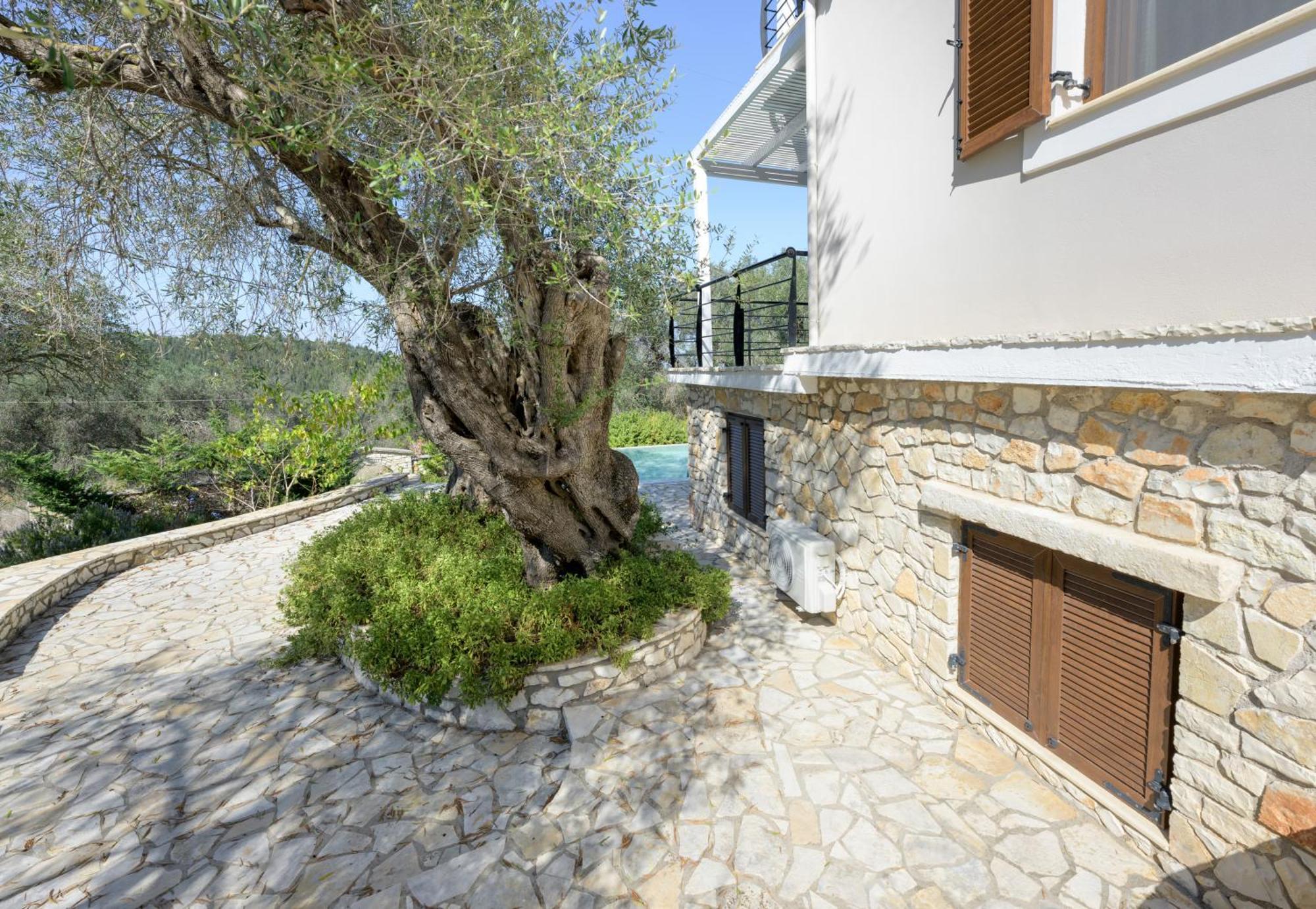 Villa Bougarini Haven Family Villa Rock Pool Oasis Ieromonachos エクステリア 写真