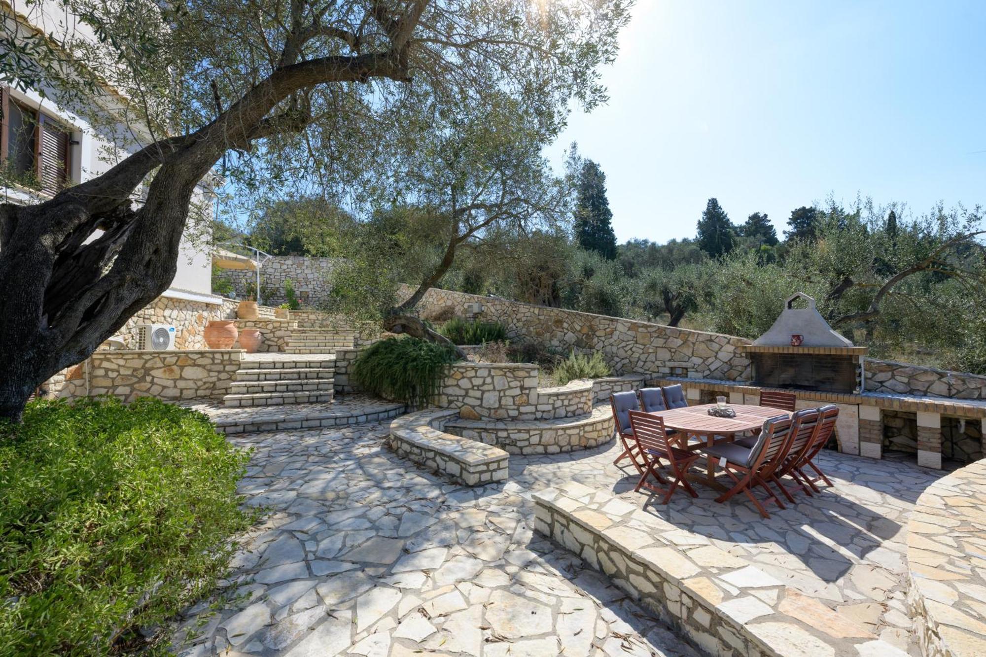 Villa Bougarini Haven Family Villa Rock Pool Oasis Ieromonachos エクステリア 写真