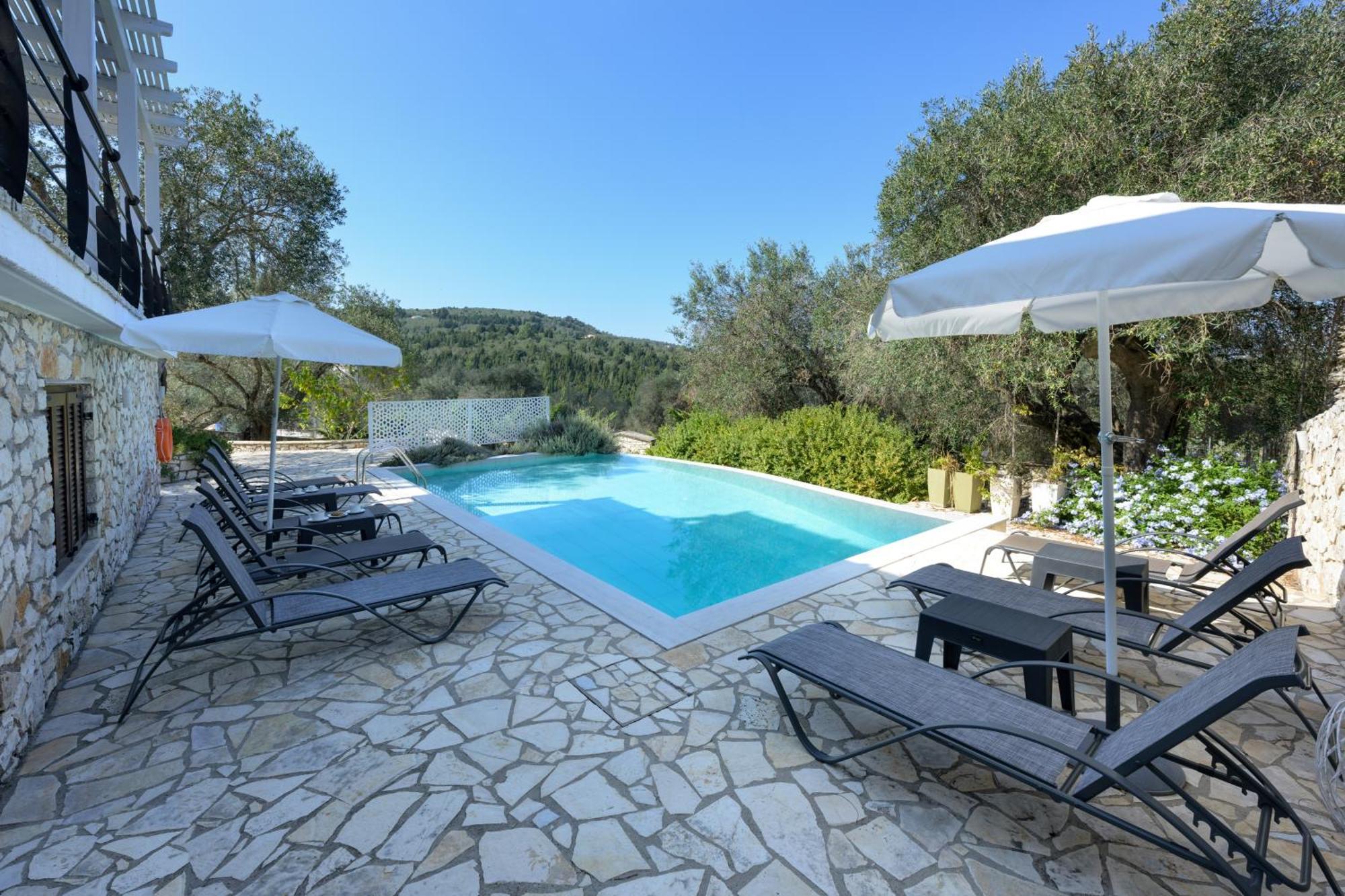 Villa Bougarini Haven Family Villa Rock Pool Oasis Ieromonachos エクステリア 写真